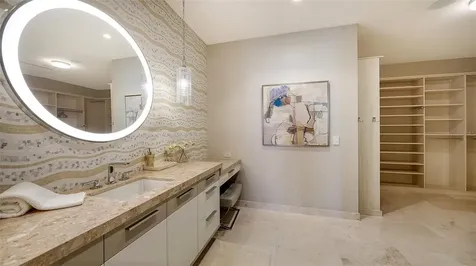 1561 Gulf Of Mexico Drive Longboat Key FL 34228