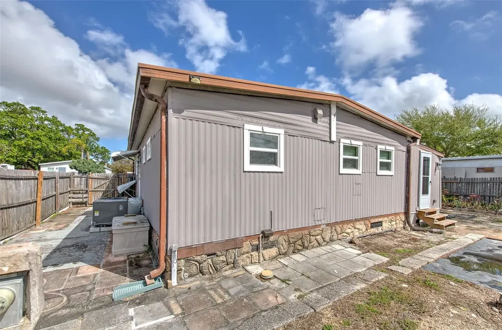 6028 136th Avenue N Clearwater FL 33760