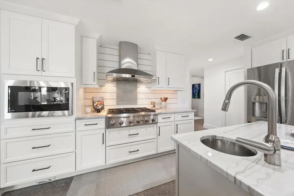 109 Driftwood Lane Largo FL 33770