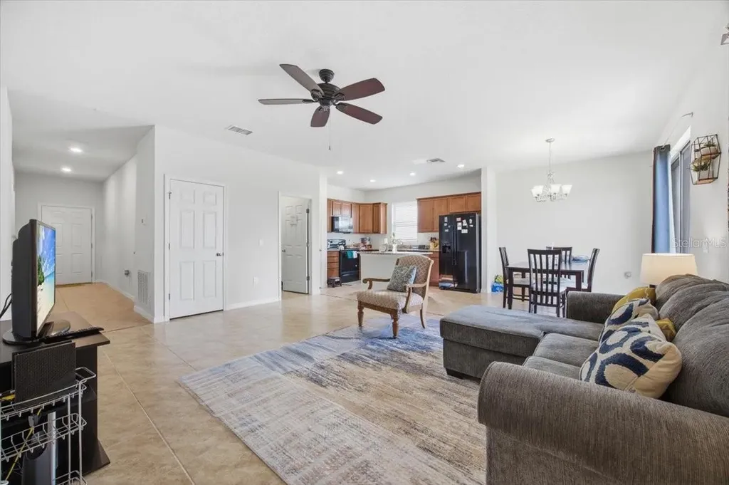 1917 Cayman Cove Circle St Cloud FL 34772