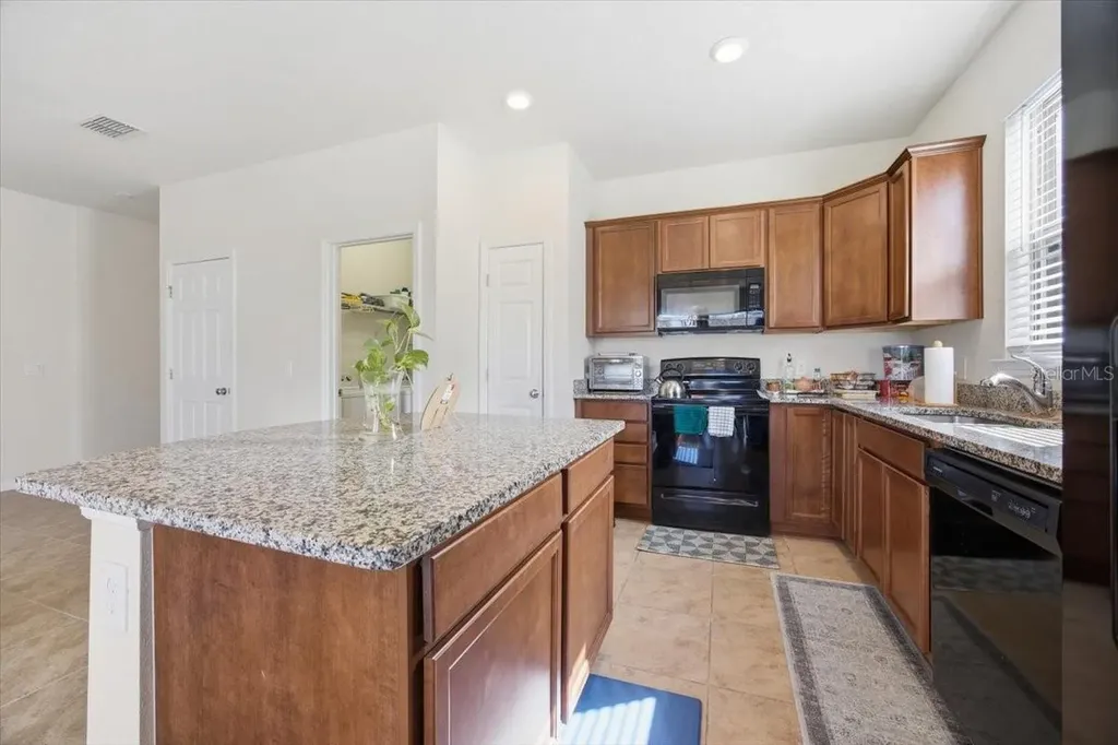 1917 Cayman Cove Circle St Cloud FL 34772