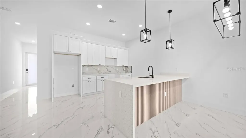 826/828 Diplomat Parkway E Cape Coral FL 33909