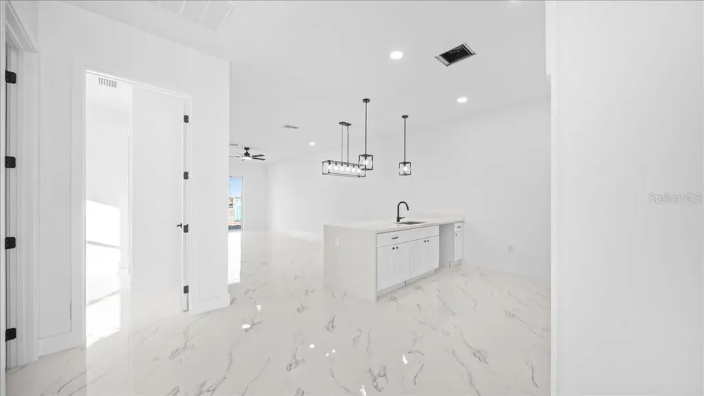 826/828 Diplomat Parkway E Cape Coral FL 33909