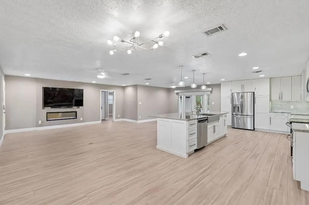 1611 Sunnyhills Drive Brandon FL 33510