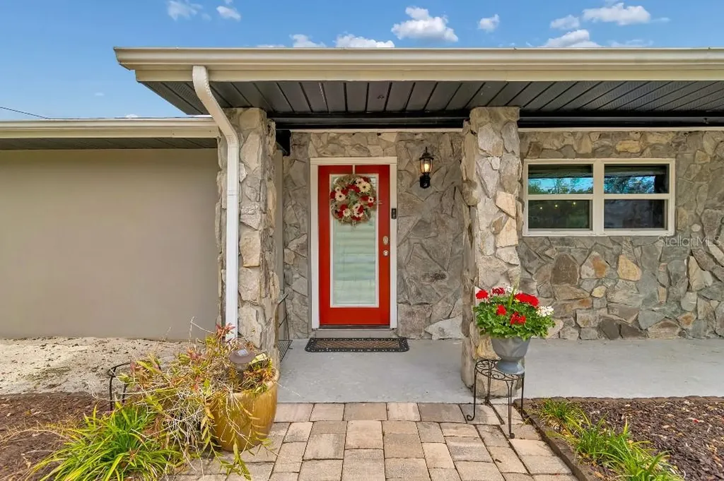 1611 Sunnyhills Drive Brandon FL 33510