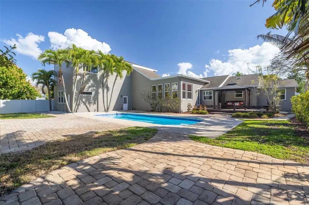 333 30th Avenue N St Petersburg FL 33704