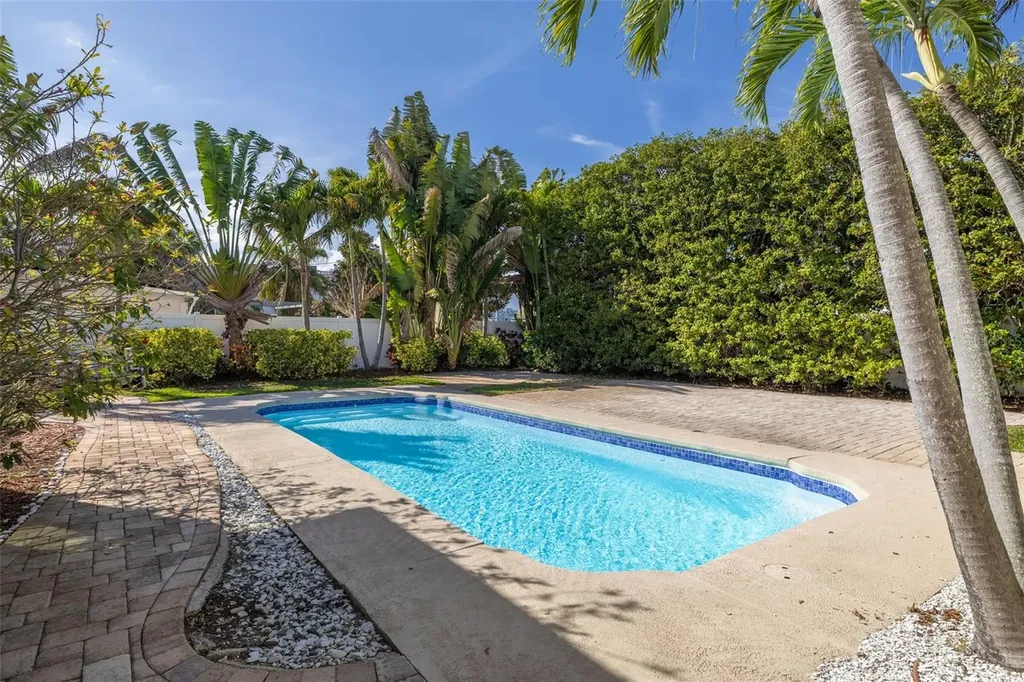 333 30th Avenue N St Petersburg FL 33704