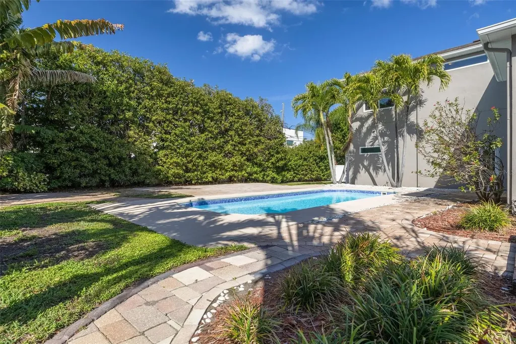333 30th Avenue N St Petersburg FL 33704