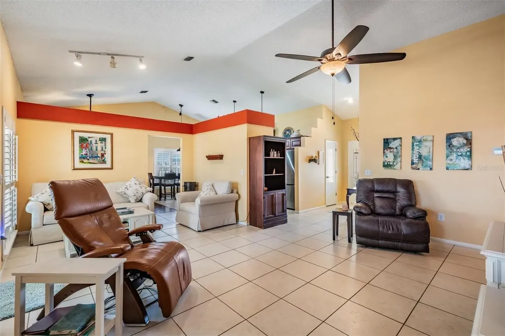 1505 Lakehurst Way Brandon FL 33511