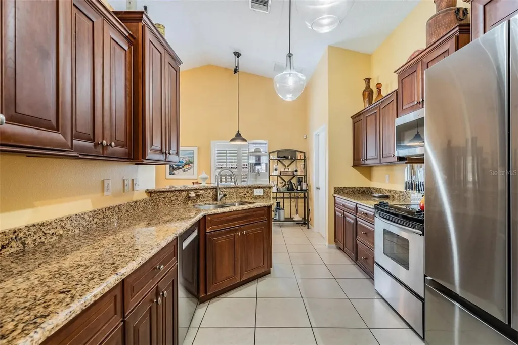 1505 Lakehurst Way Brandon FL 33511