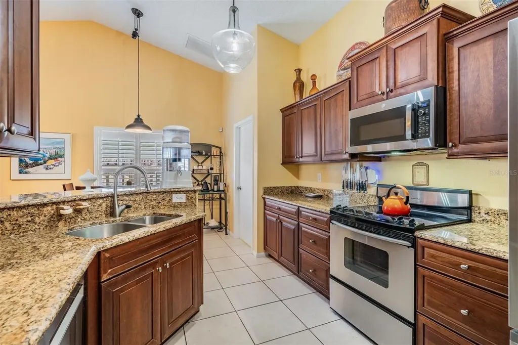 1505 Lakehurst Way Brandon FL 33511