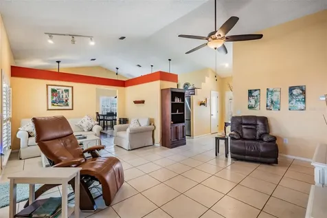 1505 Lakehurst Way Brandon FL 33511