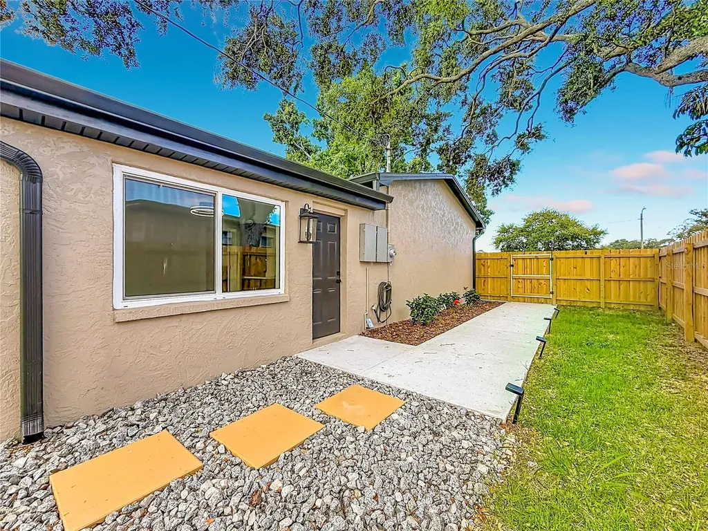 2335 Murilla Way S St Petersburg FL 33712
