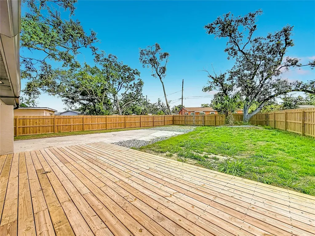 2335 Murilla Way S St Petersburg FL 33712