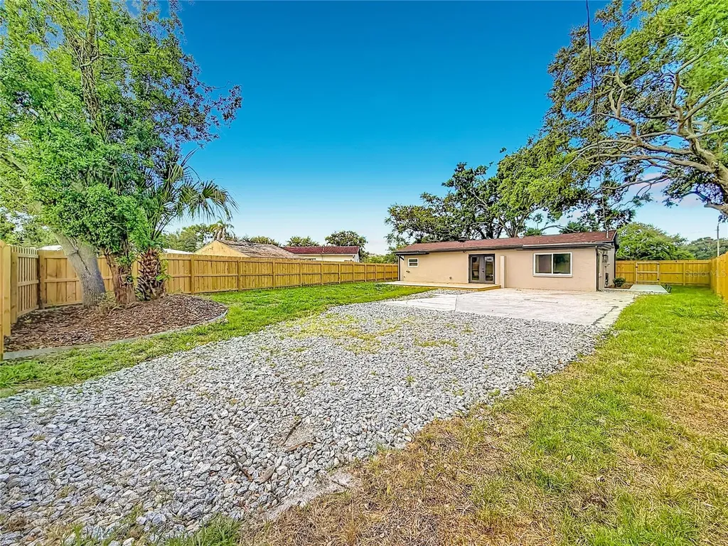 2335 Murilla Way S St Petersburg FL 33712