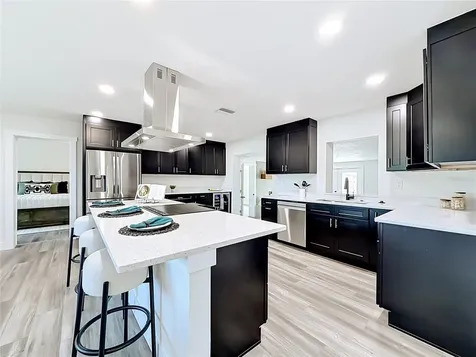 2335 Murilla Way S St Petersburg FL 33712