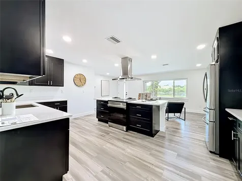 2335 Murilla Way S St Petersburg FL 33712
