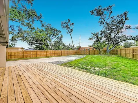 2335 Murilla Way S St Petersburg FL 33712