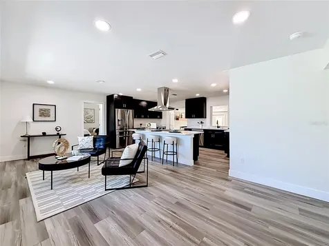 2335 Murilla Way S St Petersburg FL 33712