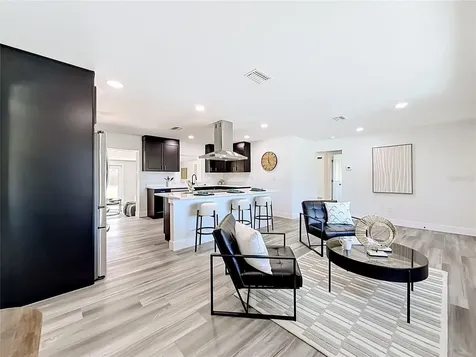2335 Murilla Way S St Petersburg FL 33712