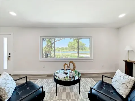 2335 Murilla Way S St Petersburg FL 33712