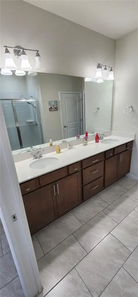 1823 Spring Shower Circle Kissimmee FL 34744