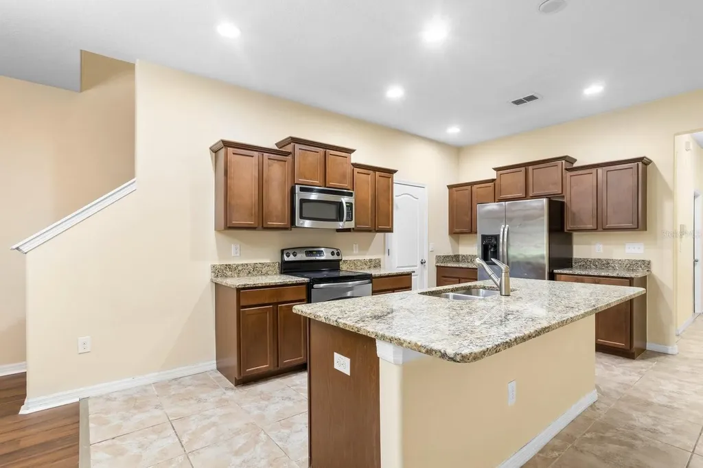 2044 Hawks View Drive Ruskin FL 33570