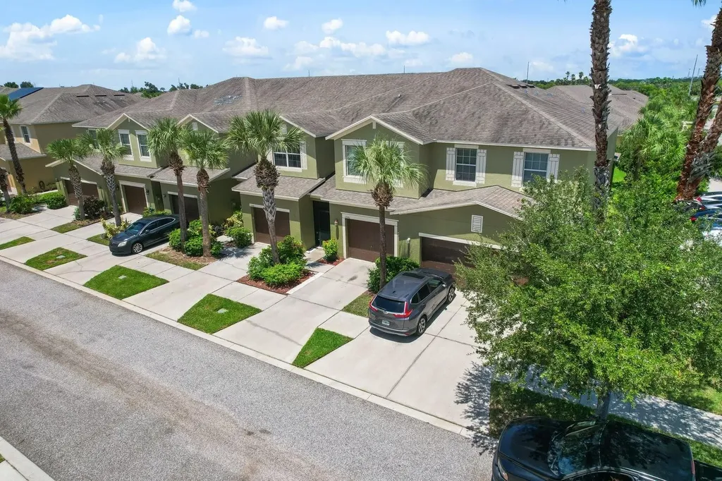 2044 Hawks View Drive Ruskin FL 33570