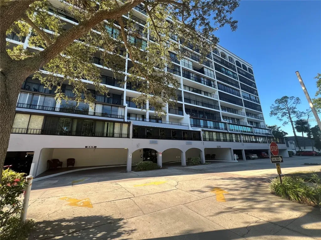 3211 W Swann Avenue Tampa FL 33609