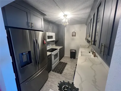 3211 W Swann Avenue Tampa FL 33609