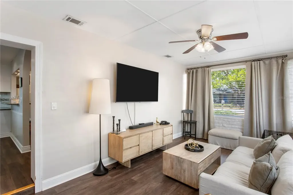 4618 W Bay Villa Avenue Tampa FL 33611