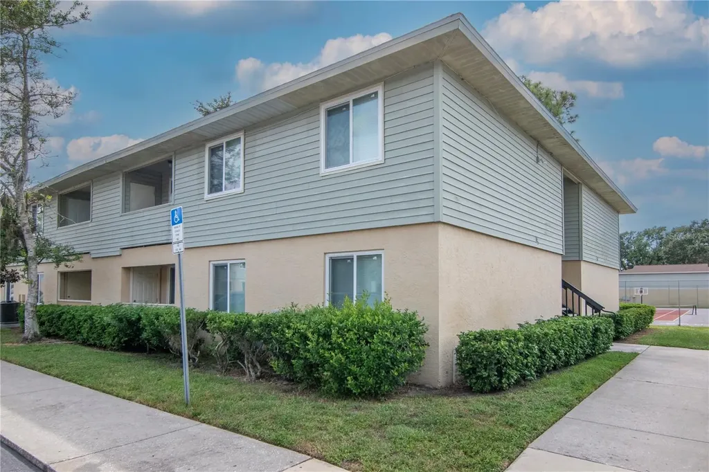 228 Berry Tree Place Brandon FL 33510