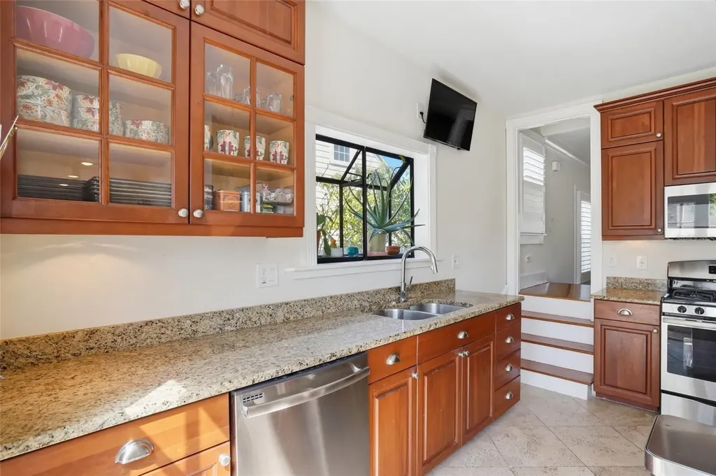 126 22nd Avenue NE St Petersburg FL 33704