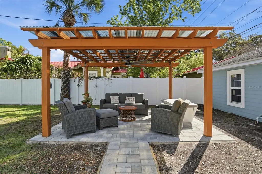 126 22nd Avenue NE St Petersburg FL 33704