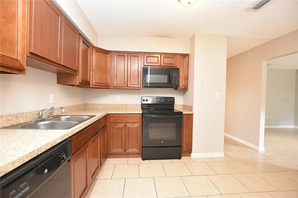 1139 W Mercury Drive Lakeland FL 33801