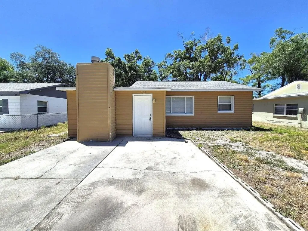 1607 E Maple Avenue Tampa FL 33604