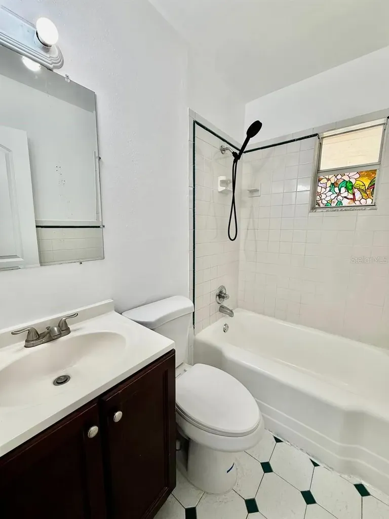 1607 E Maple Avenue Tampa FL 33604
