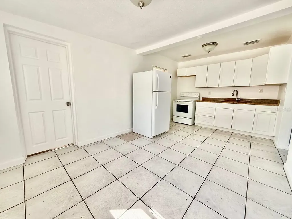 1607 E Maple Avenue Tampa FL 33604