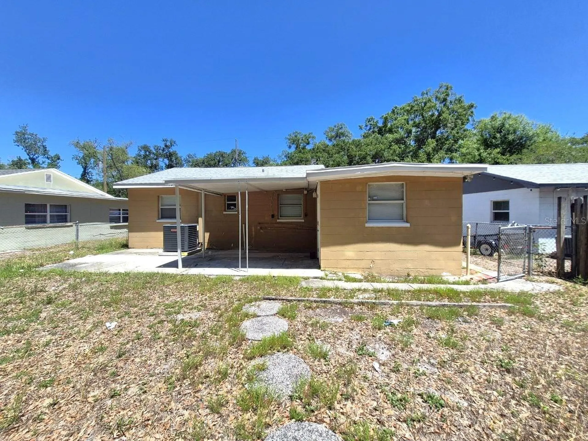 1607 E Maple Avenue Tampa FL 33604