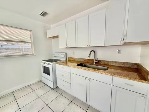 1607 E Maple Avenue Tampa FL 33604
