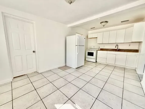 1607 E Maple Avenue Tampa FL 33604
