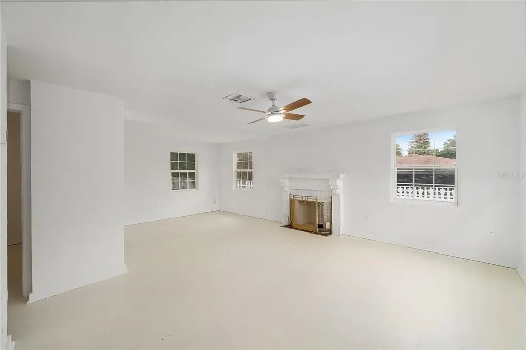 111 E Charlotte Avenue Eustis FL 32726