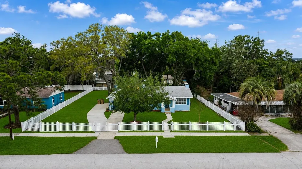 111 E Charlotte Avenue Eustis FL 32726