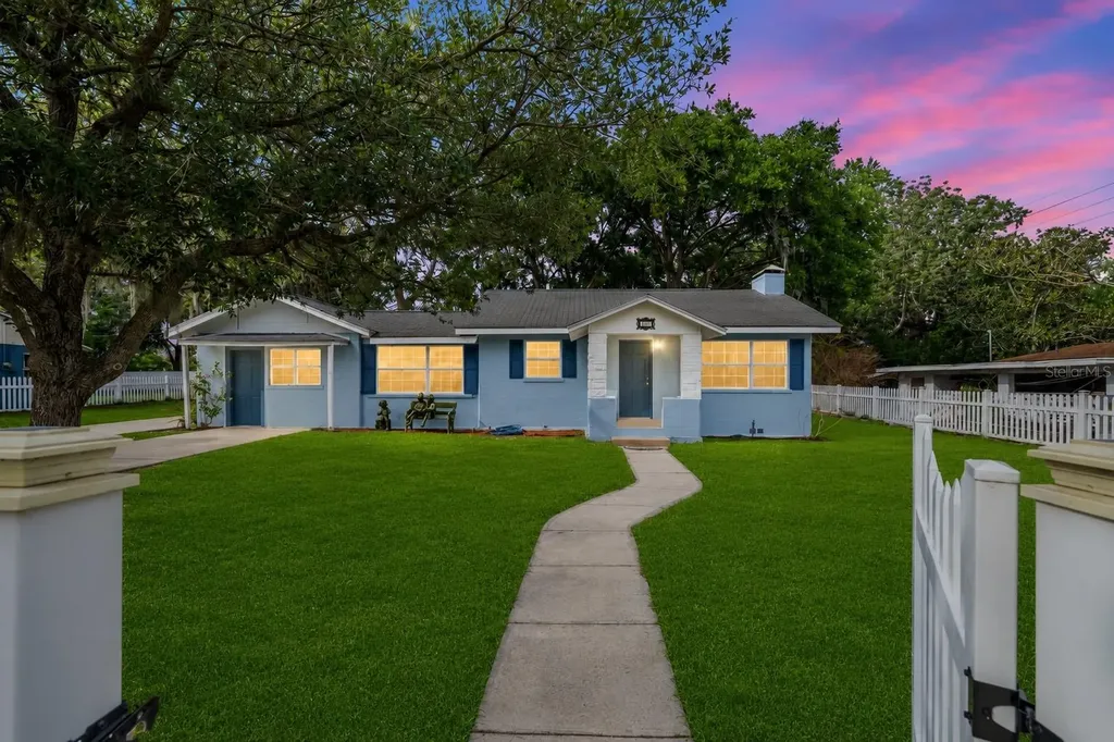 111 E Charlotte Avenue Eustis FL 32726