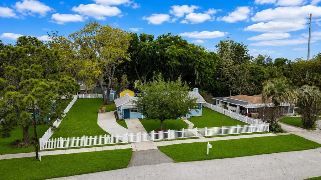 111 E Charlotte Avenue Eustis FL 32726