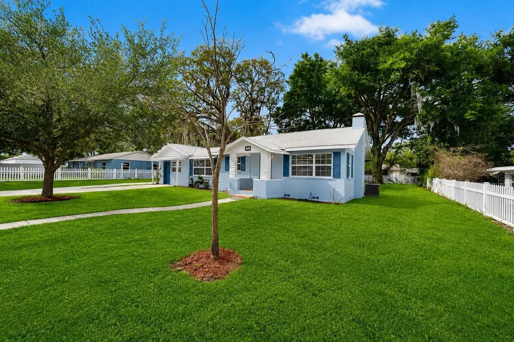 111 E Charlotte Avenue Eustis FL 32726
