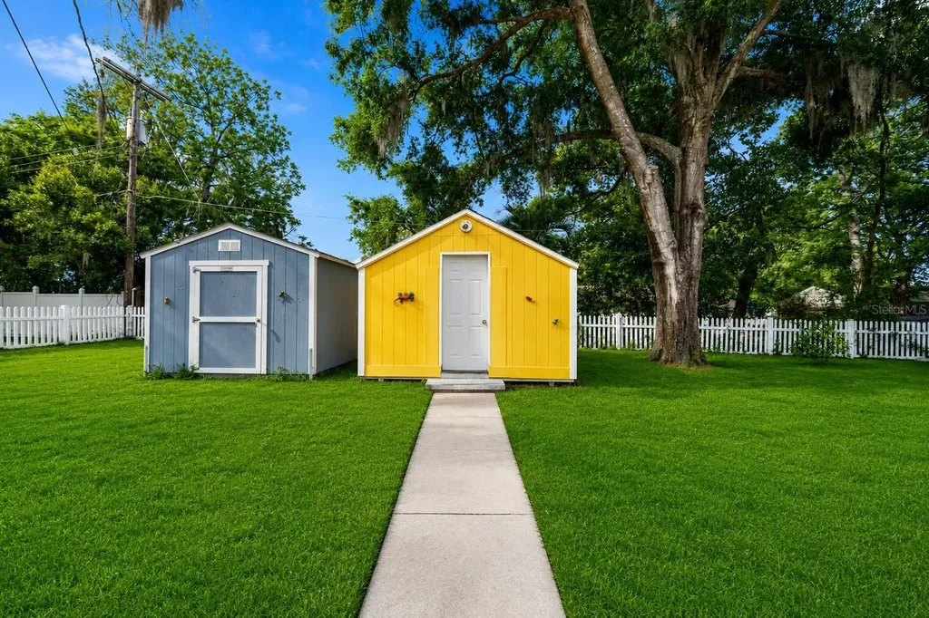 111 E Charlotte Avenue Eustis FL 32726