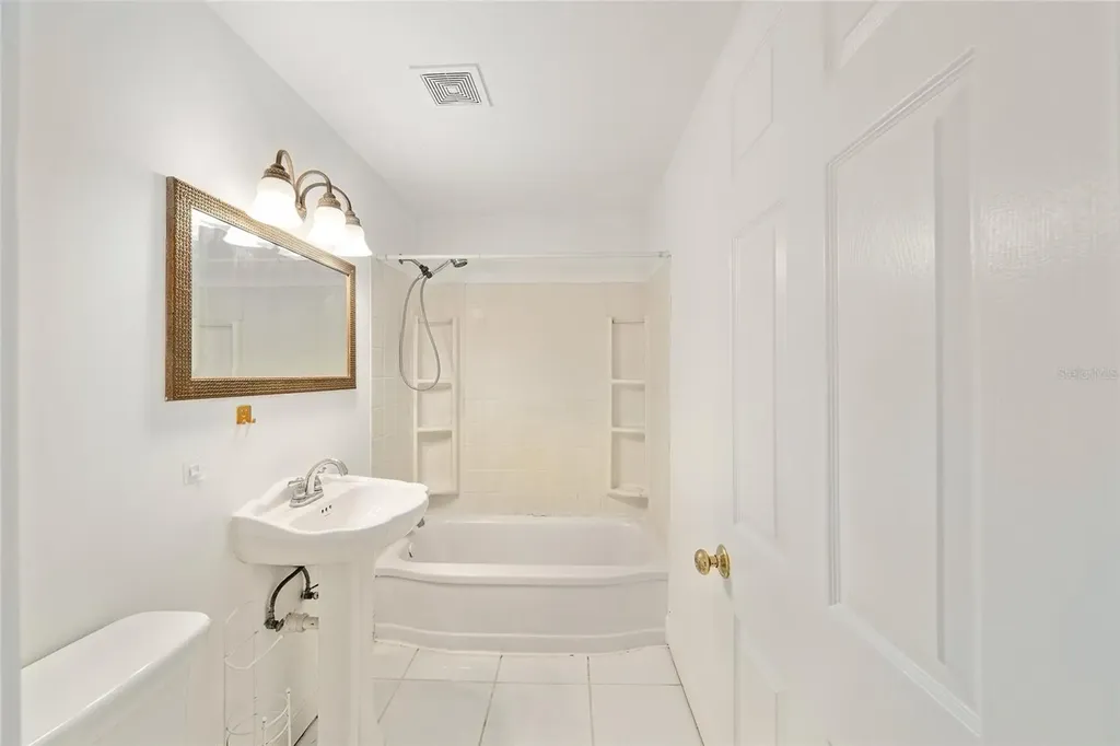 111 E Charlotte Avenue Eustis FL 32726