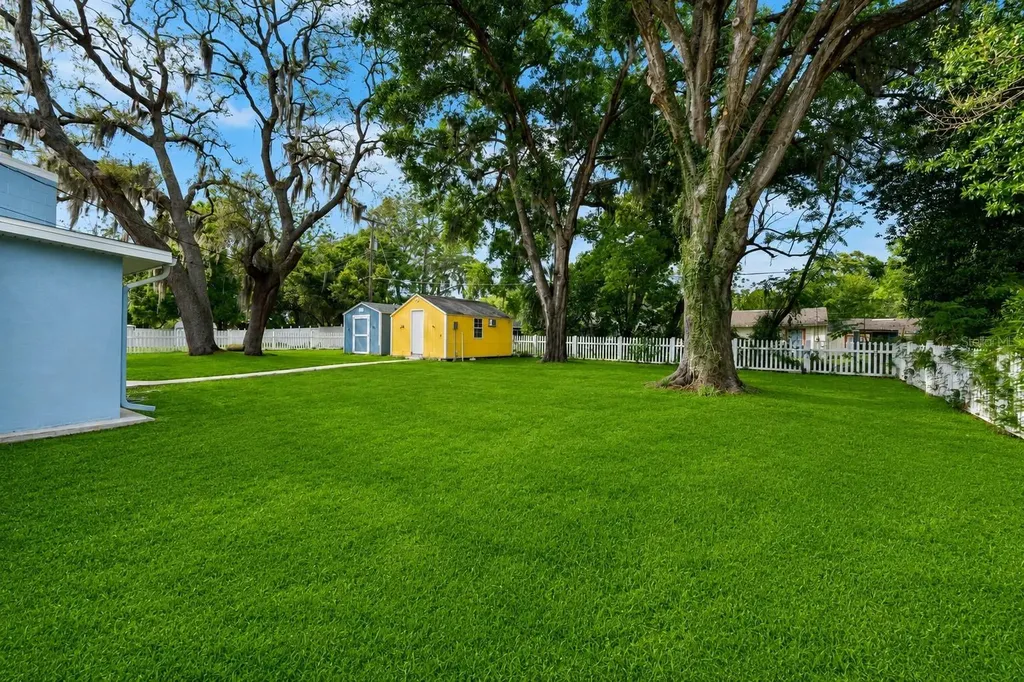 111 E Charlotte Avenue Eustis FL 32726