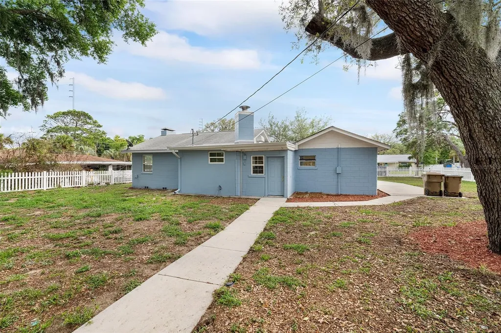 111 E Charlotte Avenue Eustis FL 32726
